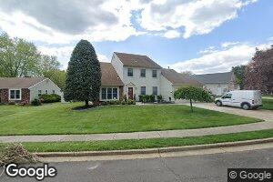 2 Dickens Ln, Mount Laurel, NJ 08054