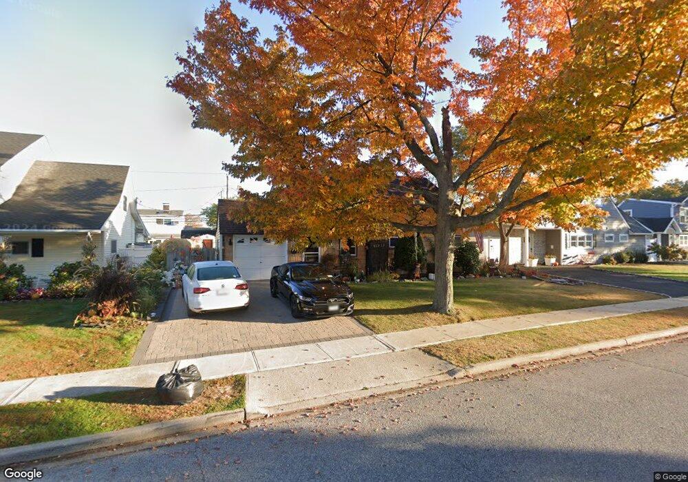 87 Stirrup Ln, Levittown, NY 11756 - photo 1