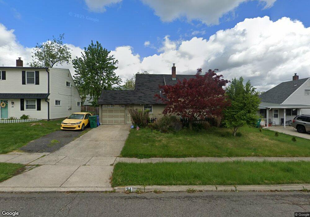 34 Ridge Ln, Levittown, PA 19055 - photo 1