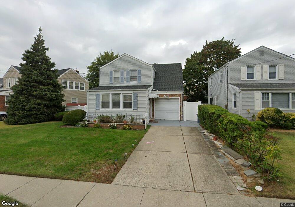 11 Tuxedo Ave, New Hyde Park, NY 11040 - photo 1