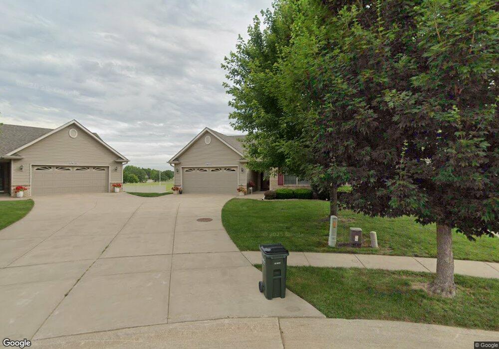 5433 Northwest Cir, Davenport, IA 52806 - photo 1