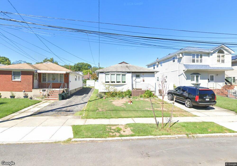 2071 N Railroad Ave, Staten Island, NY 10306 - photo 1
