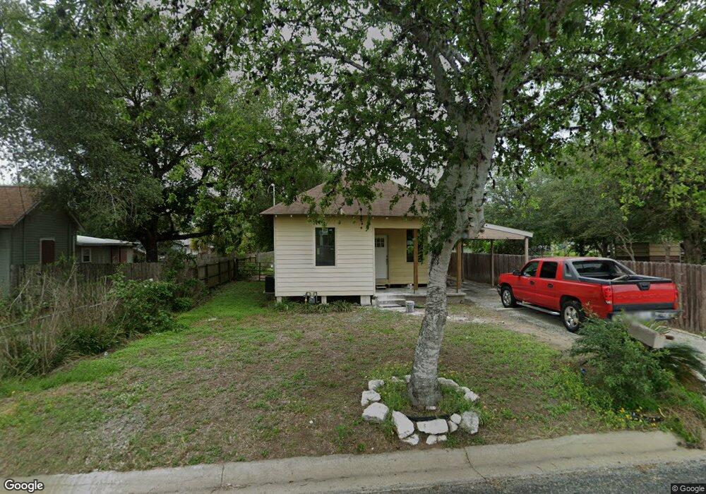 306 W Huntington St, Beeville, TX 78102 - photo 1