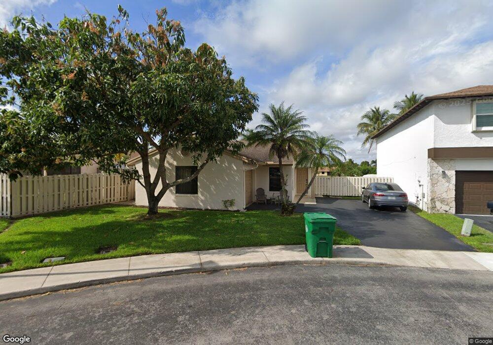 690 Green River Ln, Davie, FL 33325 - photo 1