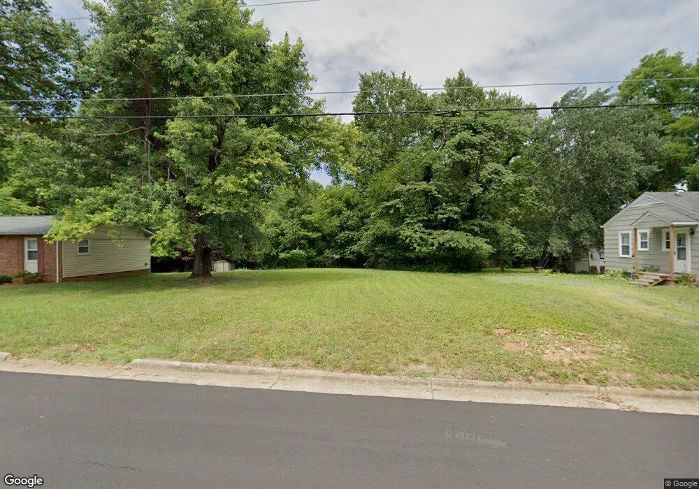 324 Hubbard St, Reidsville, NC 27320 - photo 1