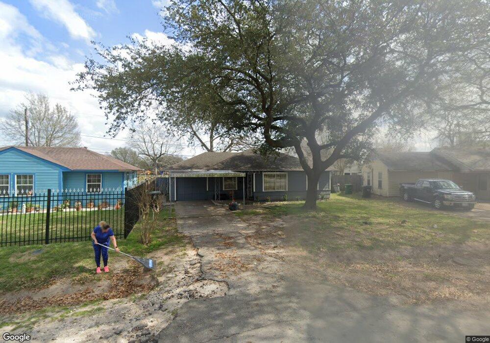 9218 Highlawn St, Houston, TX 77022 - photo 1