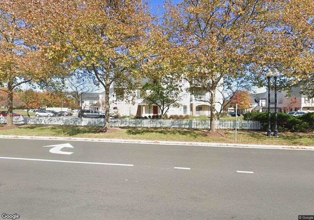 25320 Lake Mist Square unit 301, Chantilly, VA 20152 - photo 1