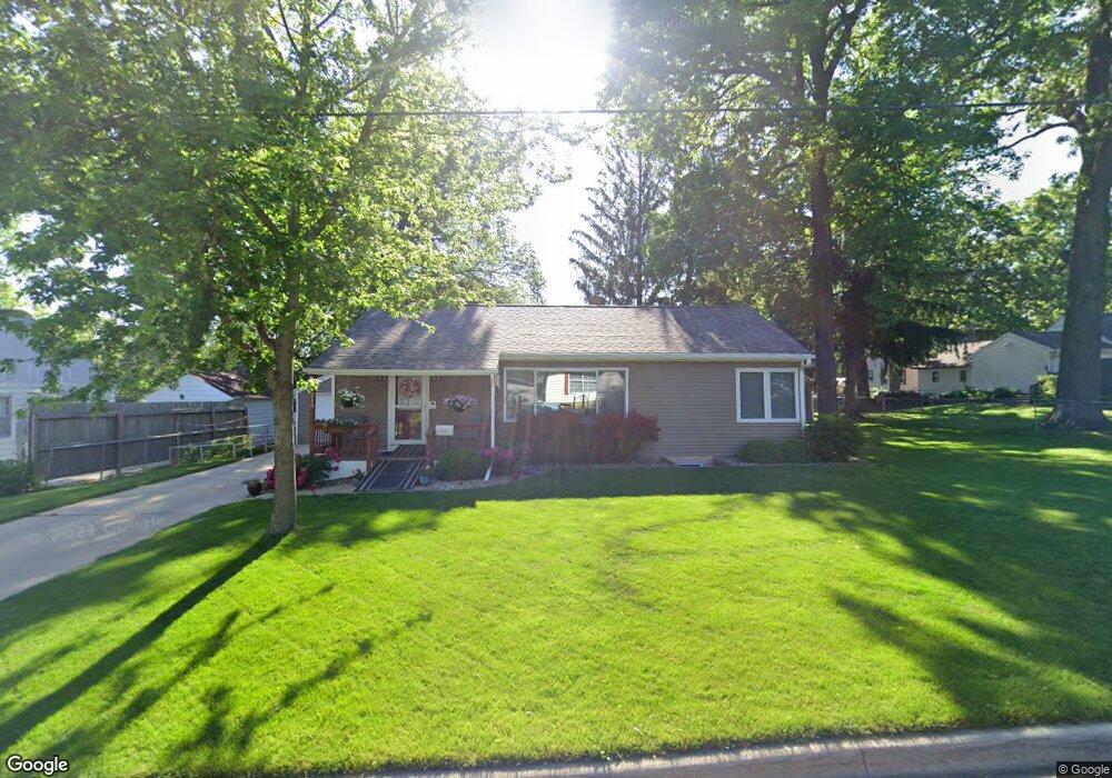 2213 Hickory Ln, Cedar Falls, IA 50613 - photo 1