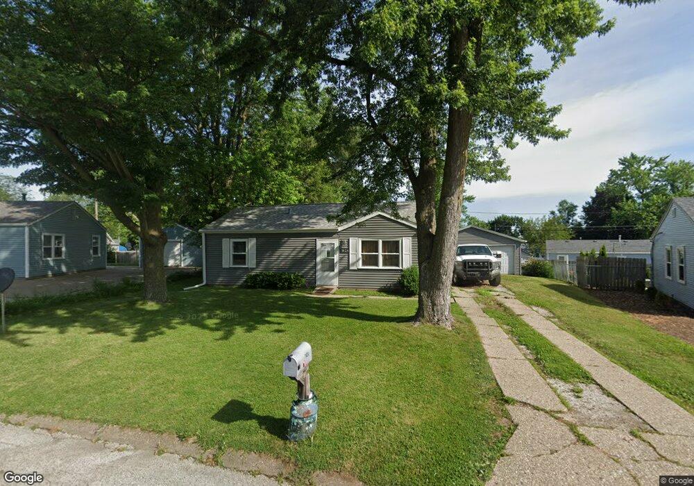 7424 N Oak St, Davenport, IA 52806 - photo 1
