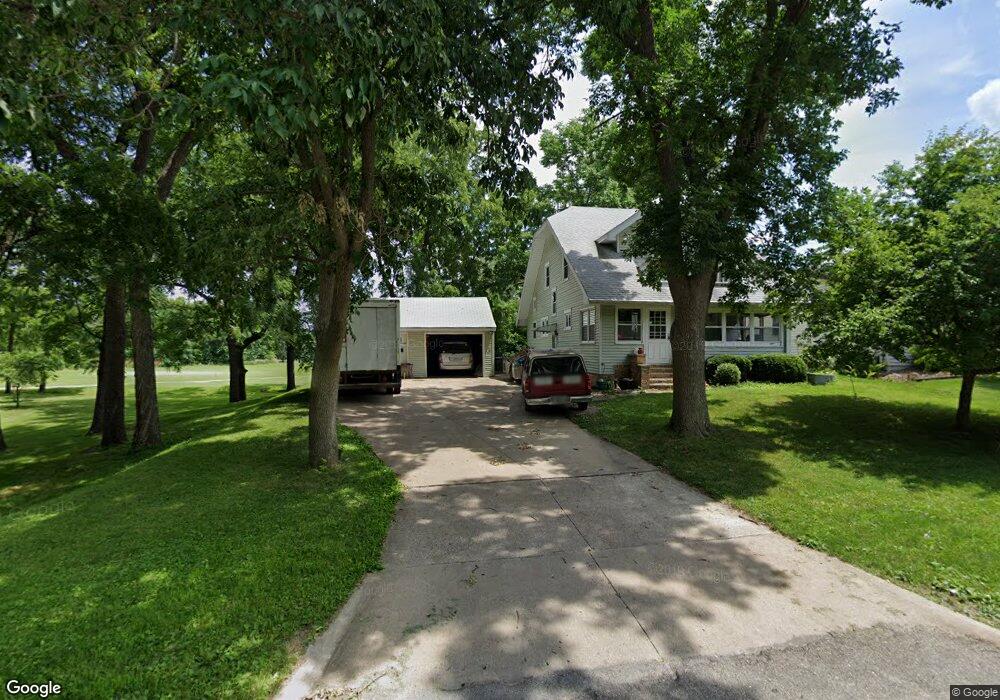 201 C Ave, Hiawatha, IA 52233 - photo 1