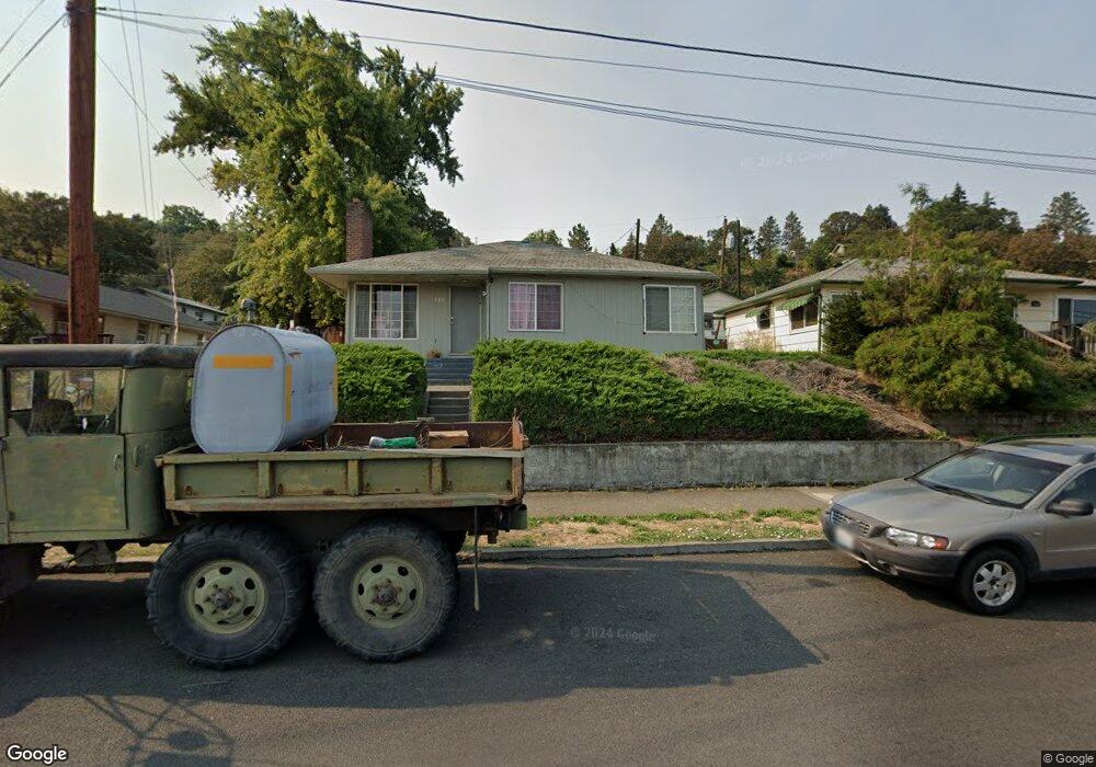 726 E 14th St, the Dalles, OR 97058 - photo 1