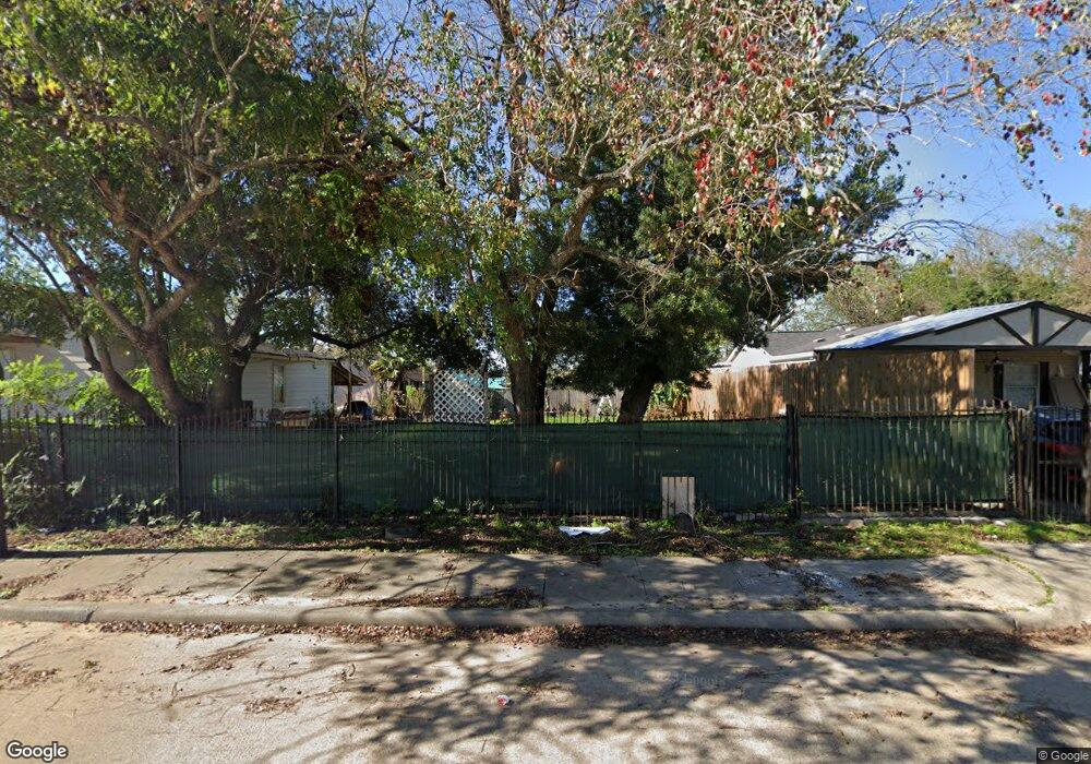 5017 Falls St, Houston, TX 77026 - photo 1