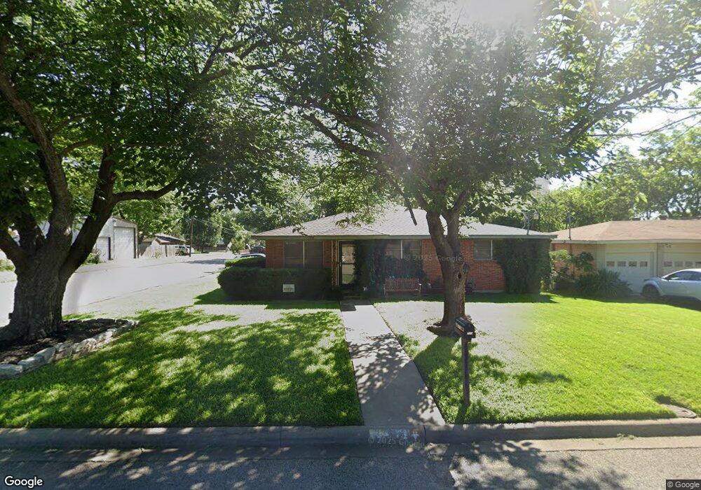 710 N Douglas Ave, Cleburne, TX 76033 - photo 1