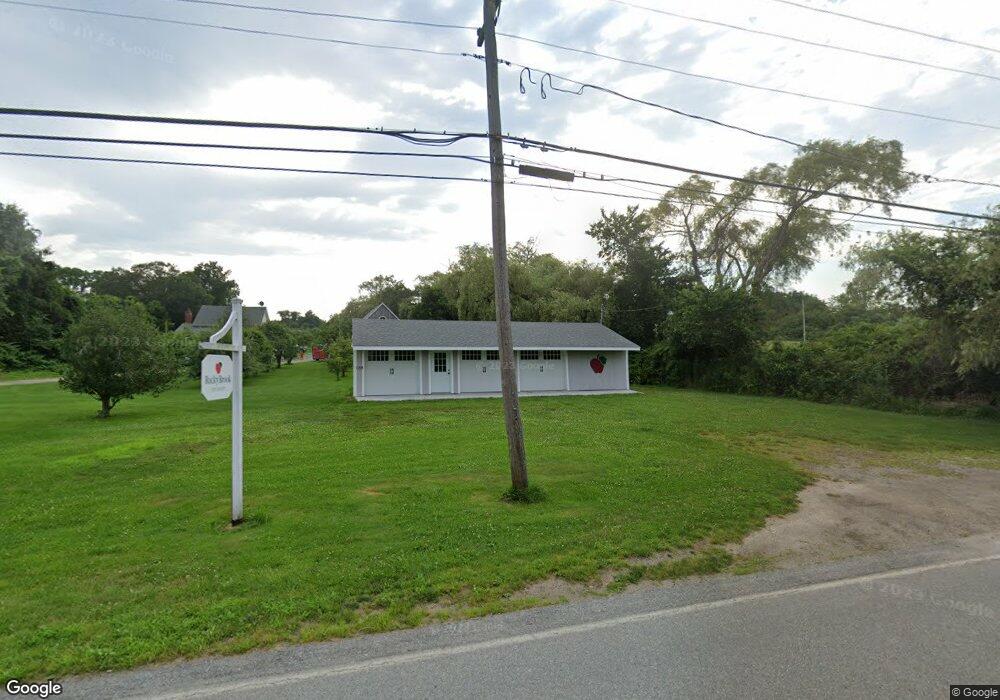 997 Wapping Rd, Middletown, RI 02842 - photo 1