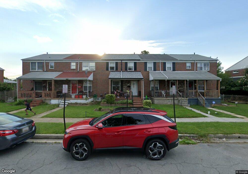 1004 Foxridge Ln, Essex, MD 21221 - photo 1