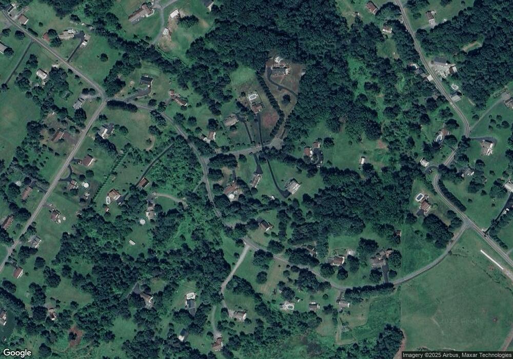 702 Bridle Path Ln, Boyertown, PA 19512 - photo 1