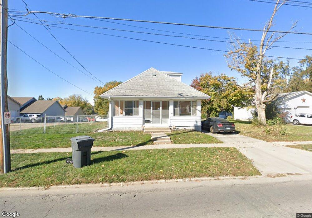 709 E 4th St S, Newton, IA 50208 - photo 1