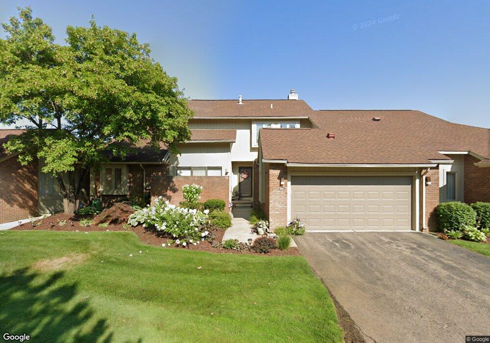 5667 Hillcrest Cir E unit 71, West Bloomfield, MI 48322 - photo 1