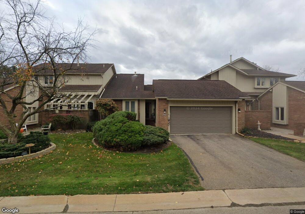 5556 Walnut Cir E unit 4 17, West Bloomfield, MI 48322 - photo 1