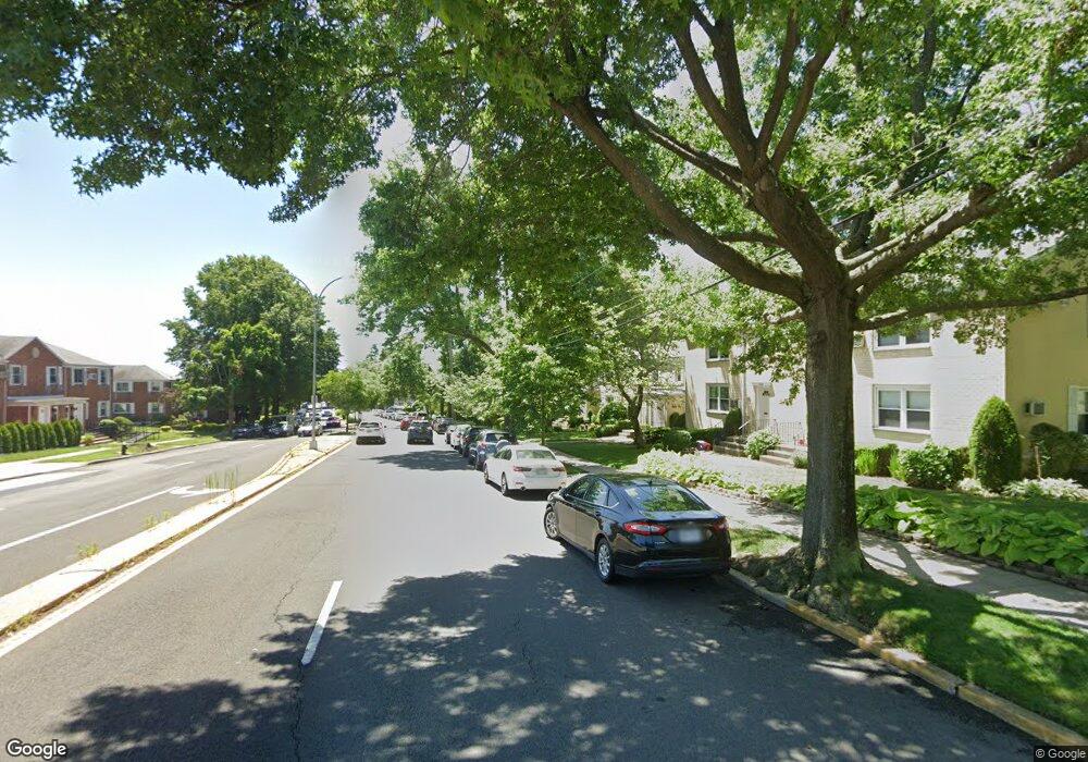 71-14 Little Neck Pkwy unit 139B/G, Glen Oaks, NY 11004 - photo 1