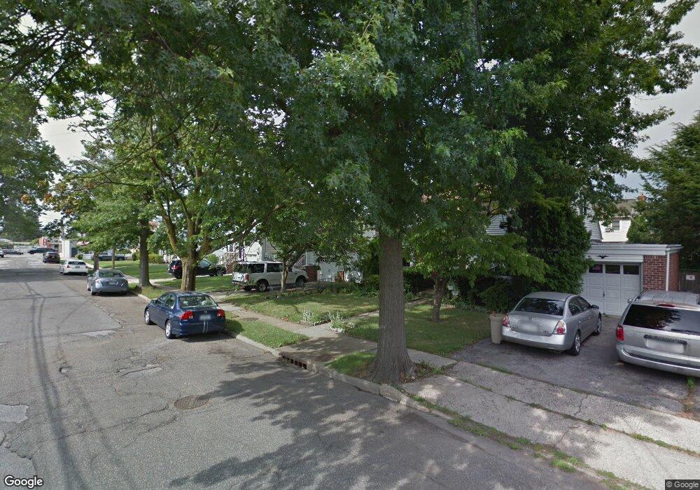 256 Beebe Rd, Mineola, NY 11501 - photo 1