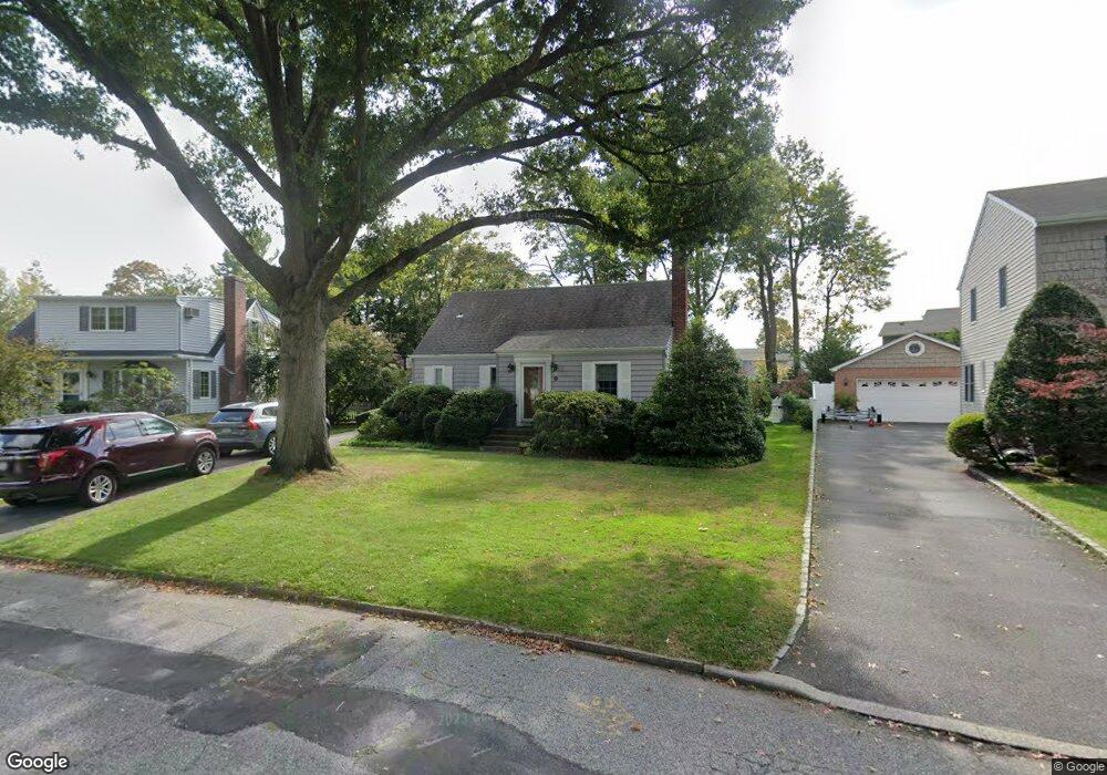 44 Circle Dr, Glen Cove, NY 11542 - photo 1