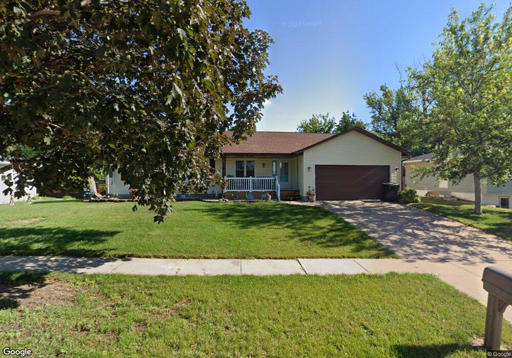 2918 Iris Ave NW, Cedar Rapids, IA 52405 - photo 1