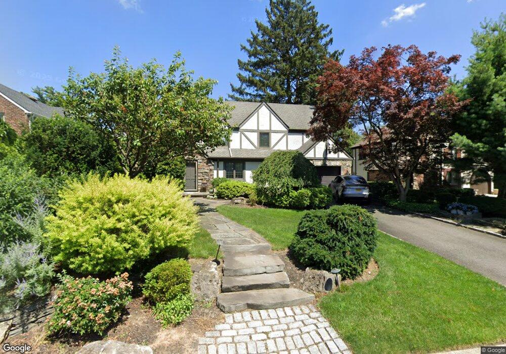 86 Strathmore Rd, Manhasset, NY 11030 - photo 1