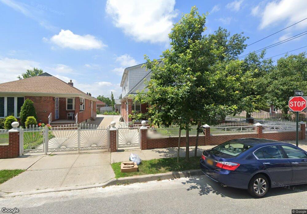 8104 256th St, Glen Oaks, NY 11004 - photo 1