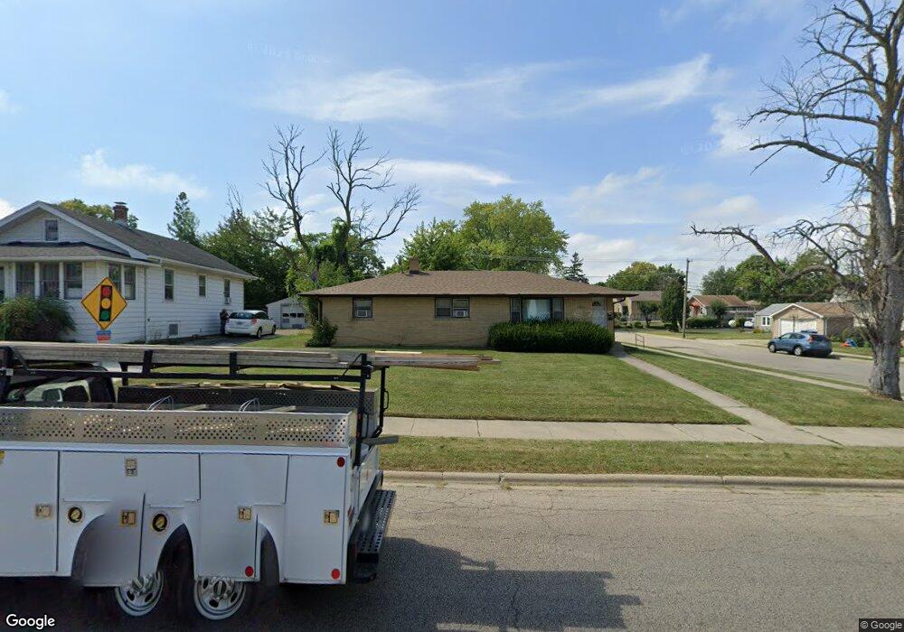 816 N Mcaree Rd, Waukegan, IL 60085 - photo 1