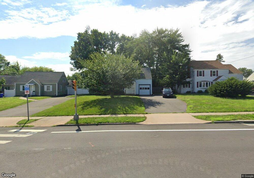 799 Quaker Ln S, West Hartford, CT 06110 - photo 1