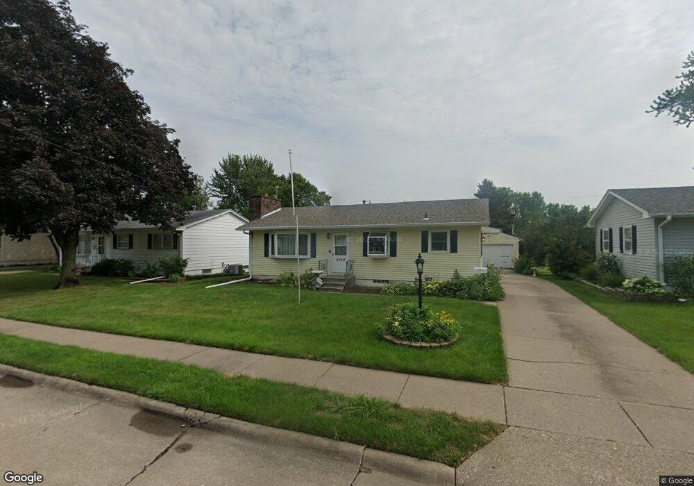 2103 W 34th St, Davenport, IA 52806 - photo 1