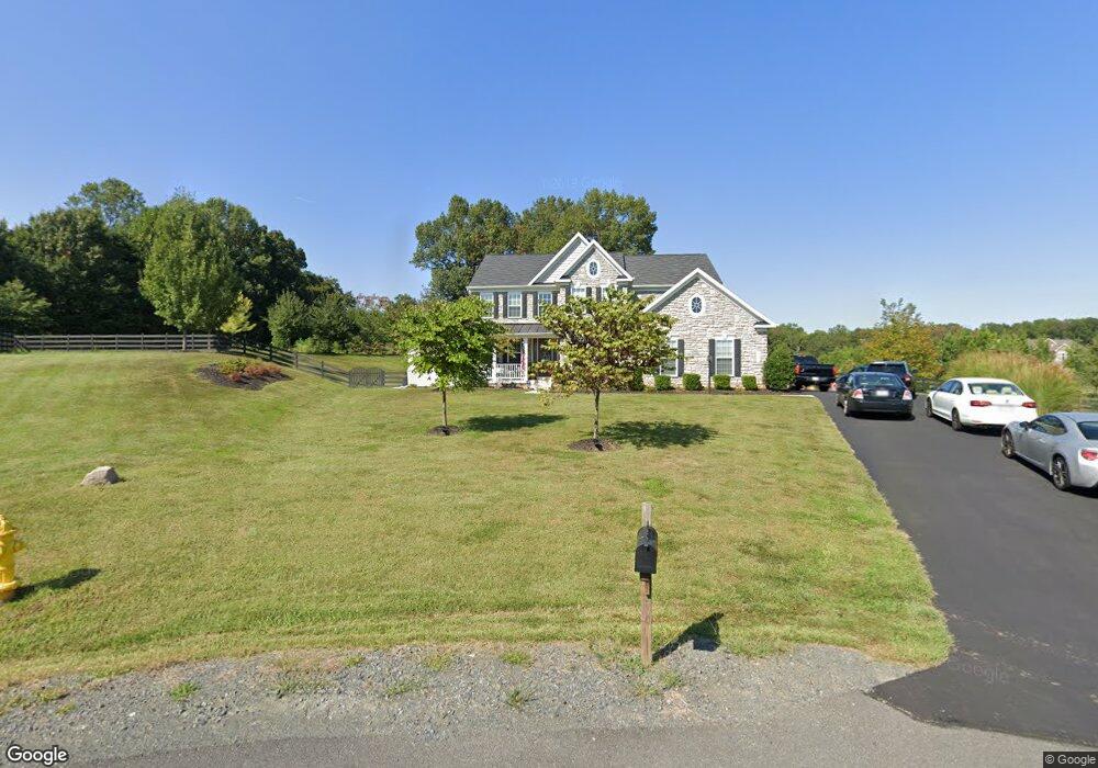 5956 Hunter Crest Rd, Woodbridge, VA 22193 - photo 1