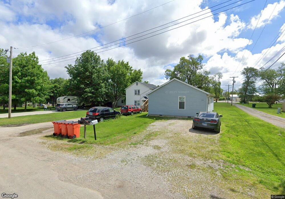 714 N 4th St, Mattoon, IL 61938 - photo 1