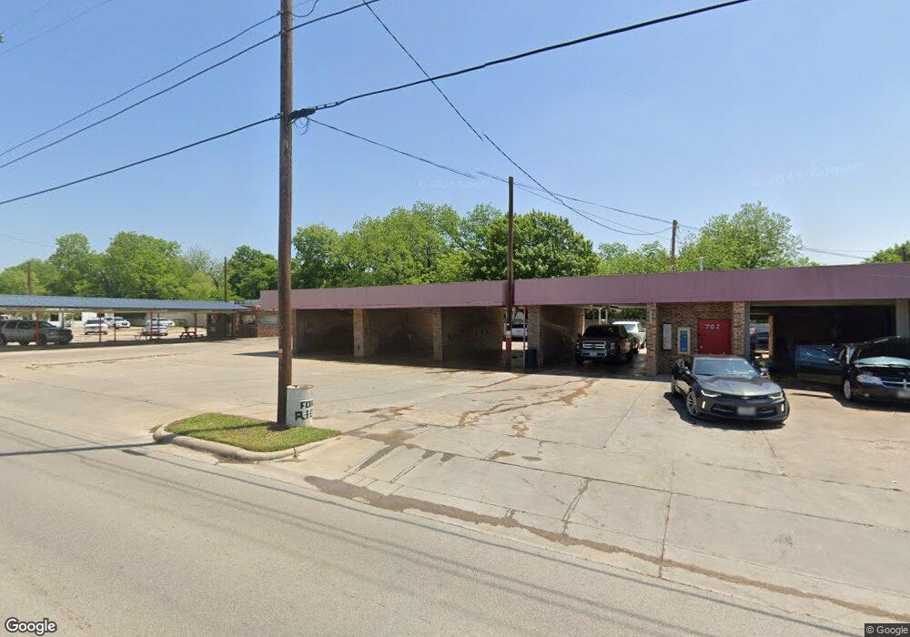 702 N Grand Ave, Gainesville, TX 76240 - photo 1