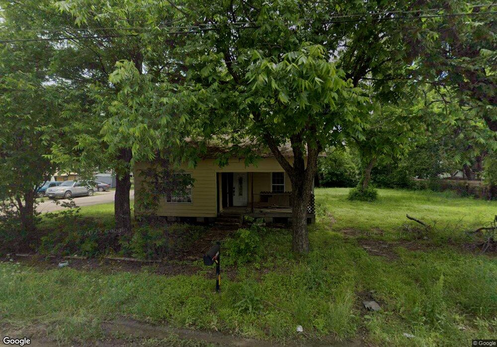 1018 Trinity St, Cleburne, TX 76031 - photo 1