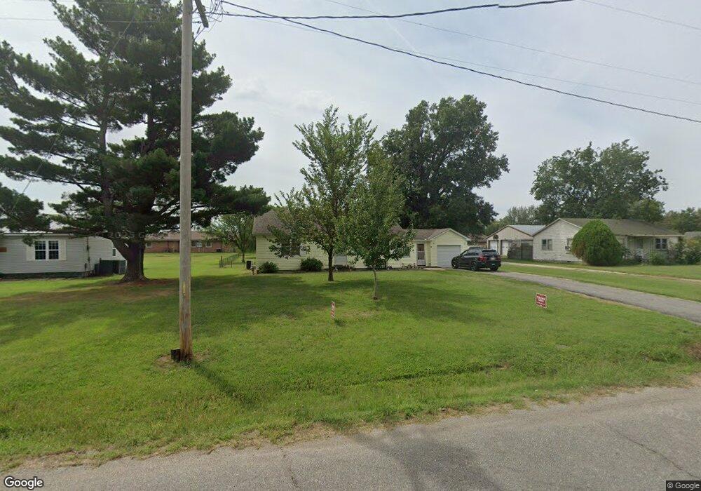 530 W Country Rd, Columbus, KS 66725 - photo 1