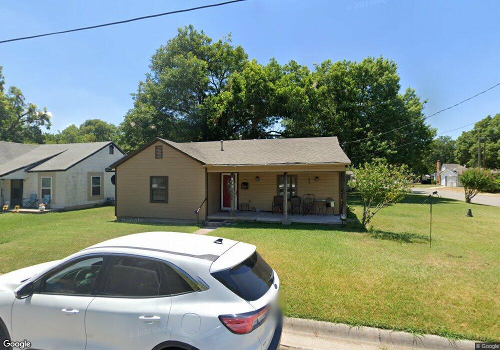 915 Ritchey St, Gainesville, TX 76240 - photo 1