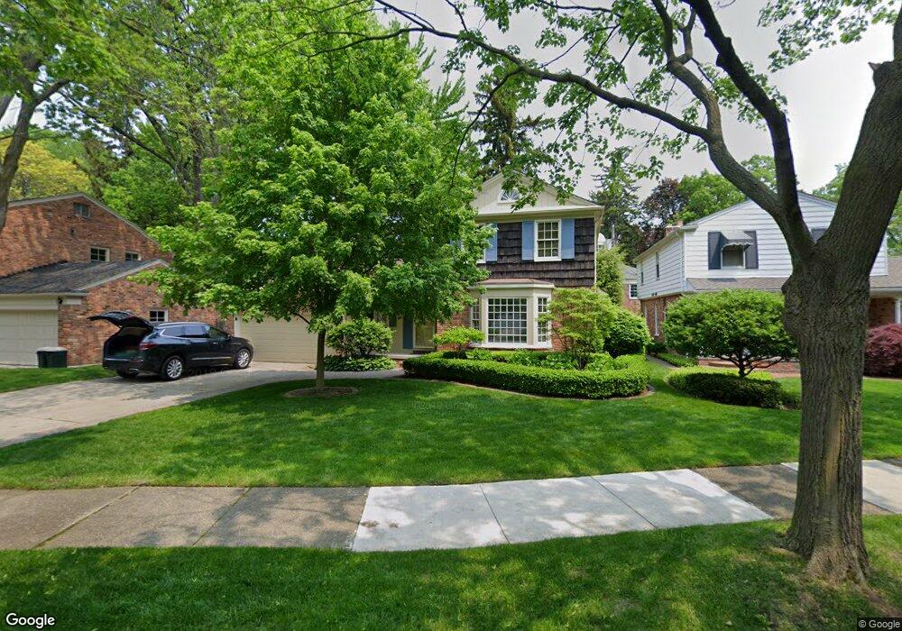 172 Hillcrest Ln, Grosse Pointe Farms, MI 48236 - photo 1