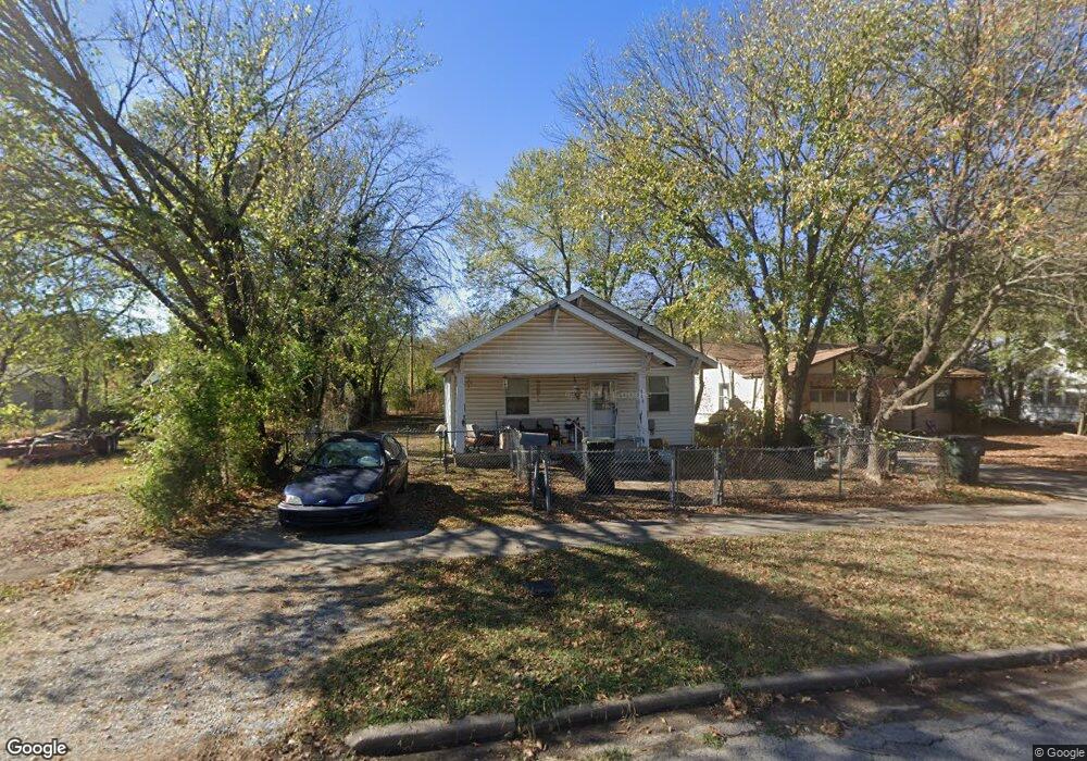 908 N Griffin Ave, Okmulgee, OK 74447 - photo 1