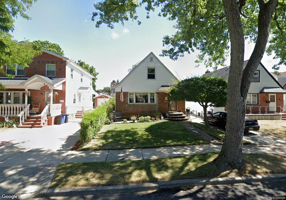 8015 268th St, Glen Oaks, NY 11004 - photo 1