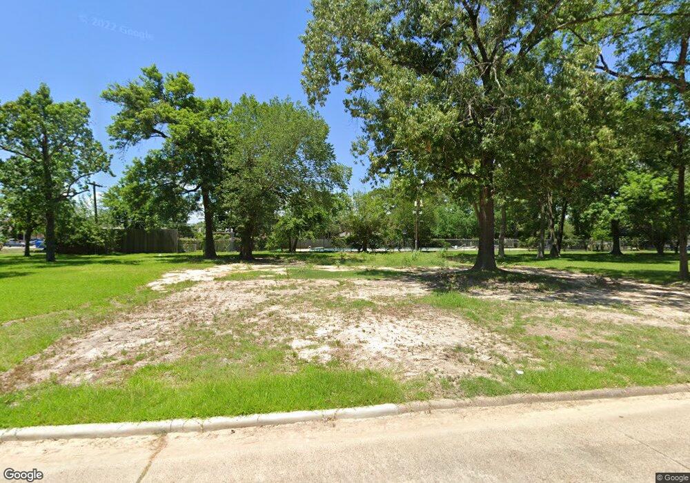 4438 Cherry Oak Ln, Houston, TX 77088 - photo 1