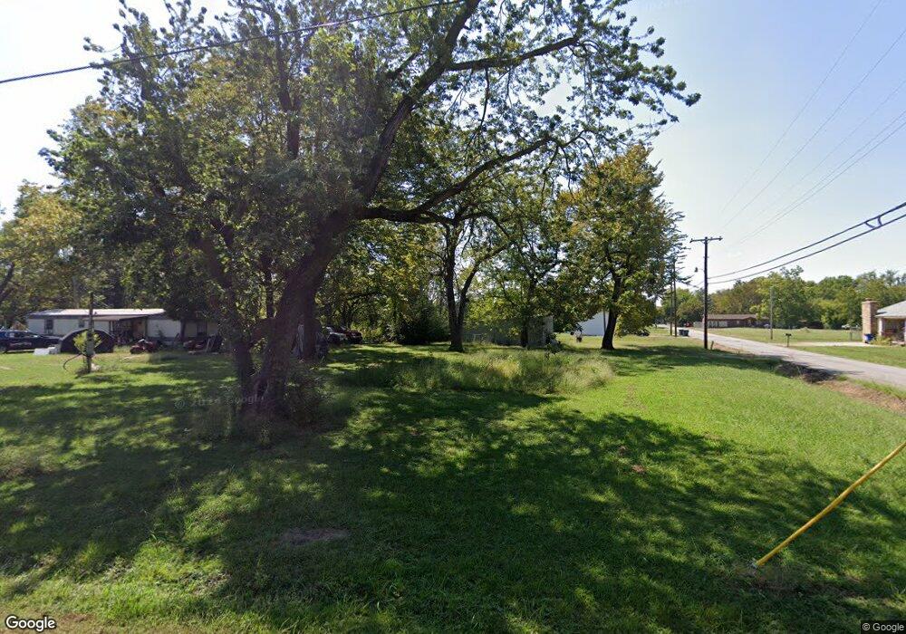 300 1/2 Caddo St, Muldrow, OK 74948 - photo 1