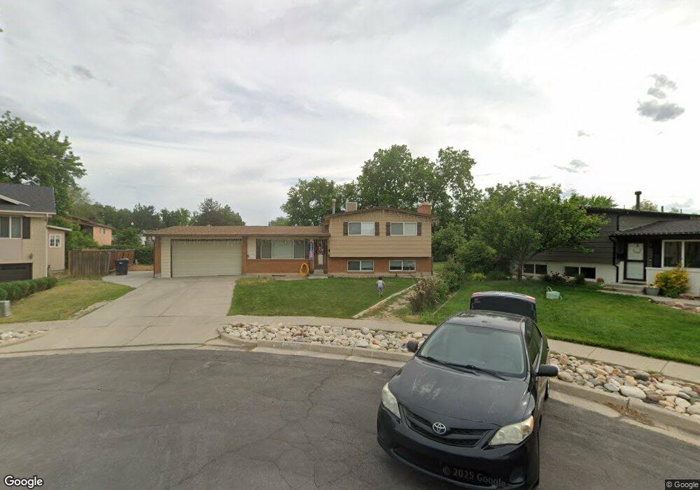 8560 S Clairmont Cir, Sandy, UT 84070 - photo 1