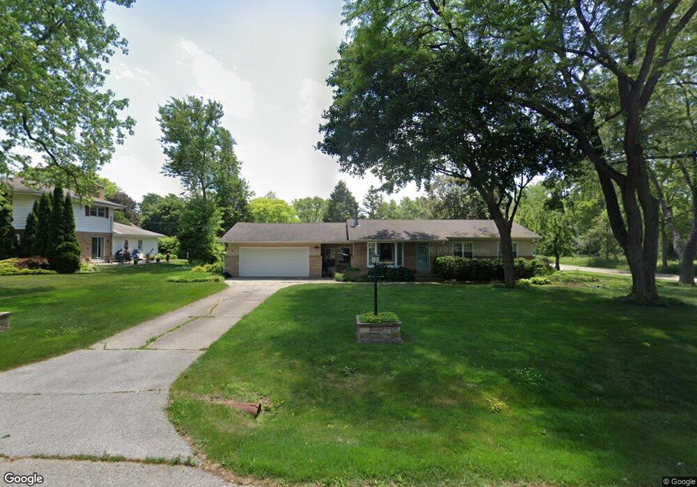 13935 Wrayburn Rd, Elm Grove, WI 53122 - photo 1