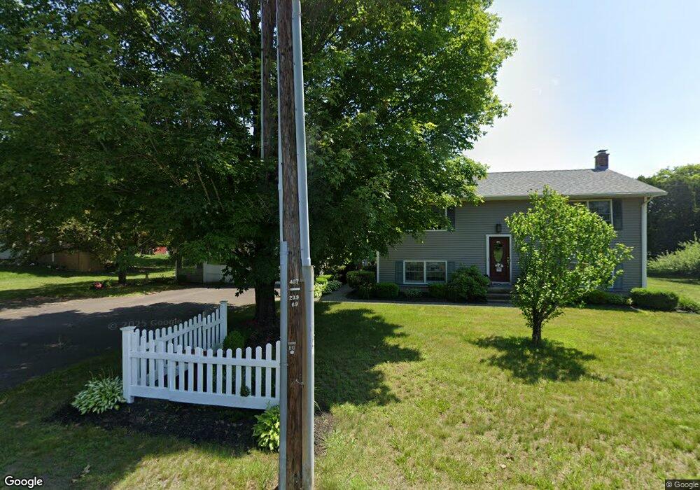 553 Country Club Rd, Greenfield, MA 01301 - photo 1