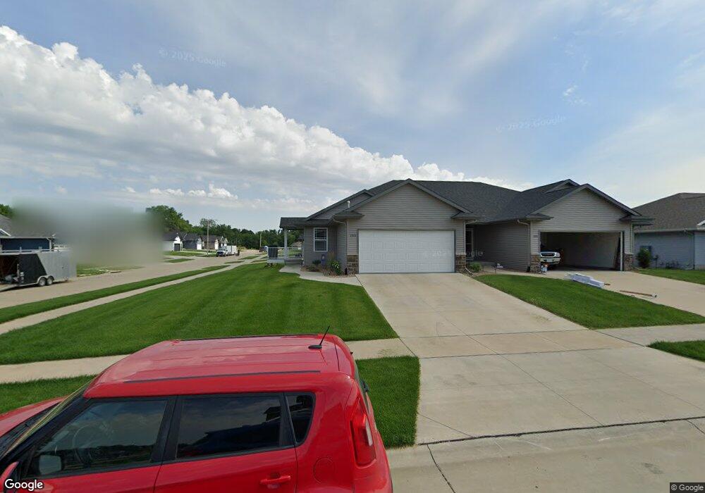 1922 Rosehill Dr SW, Cedar Rapids, IA 52404 - photo 1