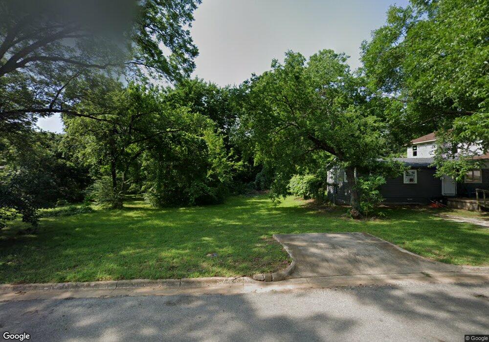 318 W Johnson St, Denison, TX 75020 - photo 1