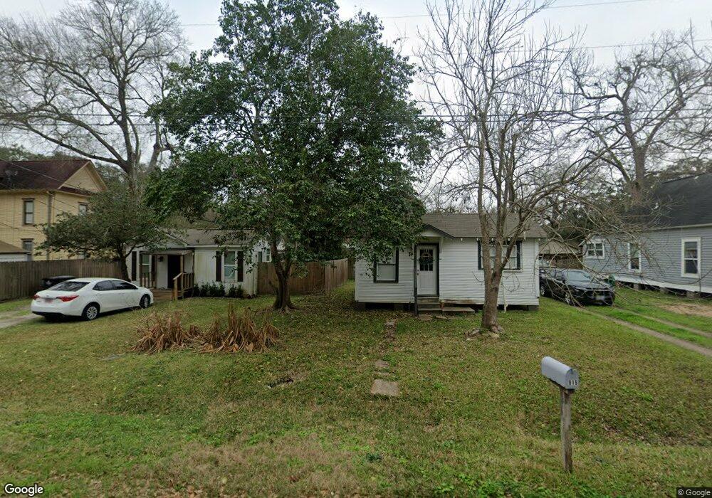 913 W Lang St, Alvin, TX 77511 - photo 1