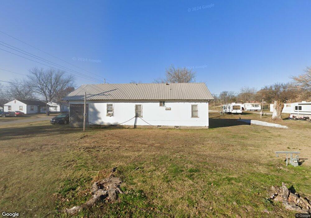 411 S 3rd St, Henryetta, OK 74437 - photo 1